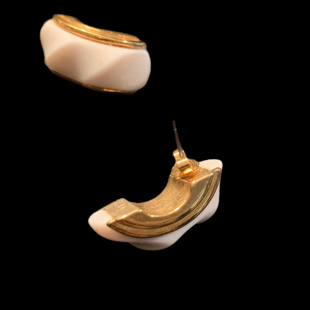 Vintage Avon  Chunky Classic Twist Earrings